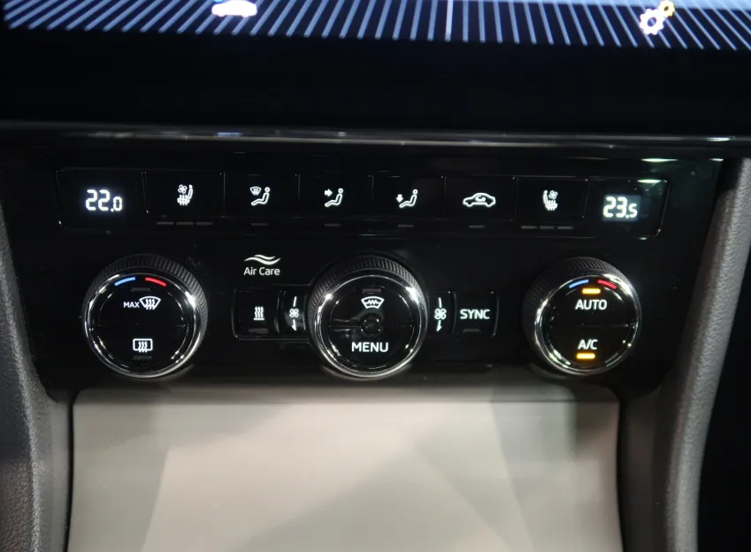 Škoda Superb L&K 2.0TSI 206KW 4x4 DSG TAŽNÉ WEBASTO