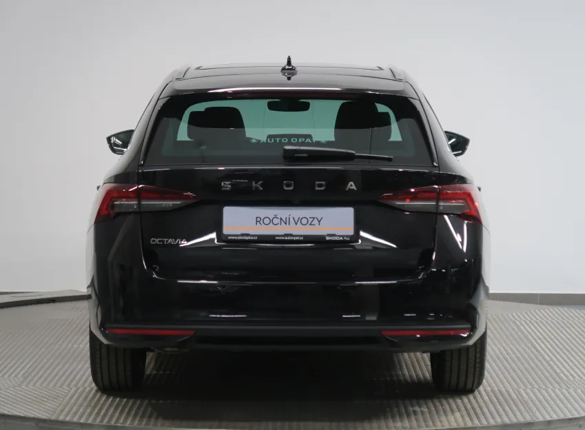 Škoda Octavia TOP SELECTION 2.0TDI 110KW DSG PANORAMA