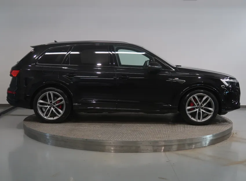Audi Q7 S-LINE 50TDI 210KW QUATTRO 7MÍST TAŽNÉ