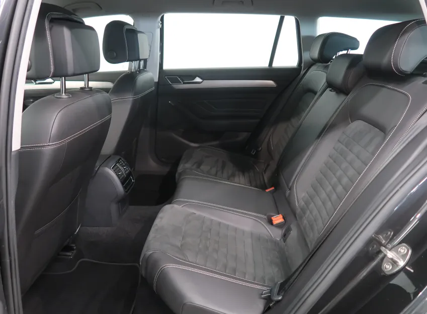 Volkswagen Passat ELEGANCE 2.0TDI EVO 110KW DSG NAVI