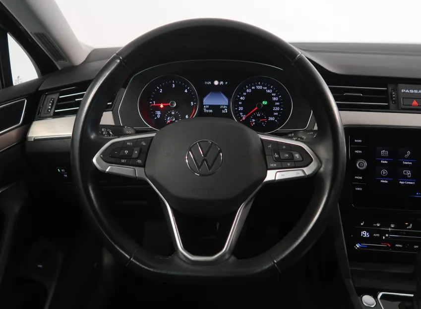 Volkswagen Passat ELEGANCE 2.0TDI EVO 110KW DSG NAVI