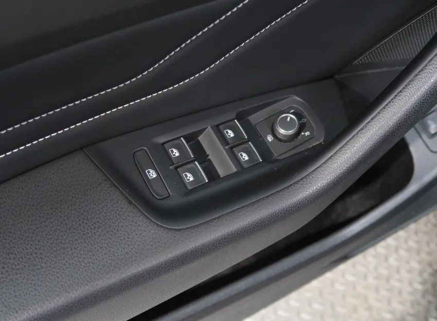 Volkswagen Passat ELEGANCE 2.0TDI EVO 110KW DSG NAVI
