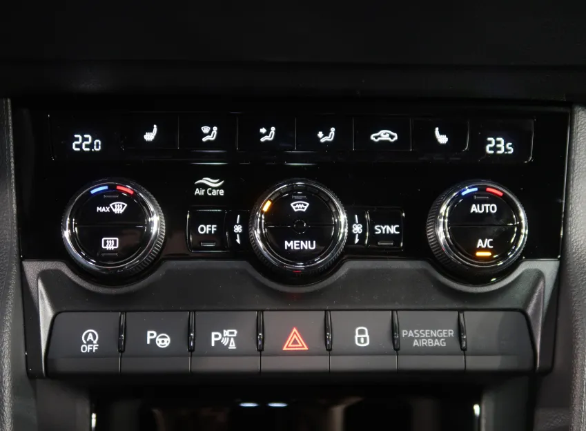 Škoda Karoq SPORTLINE 2.0TSI 140KW 4x4 DSG NAVI LED MATRIX