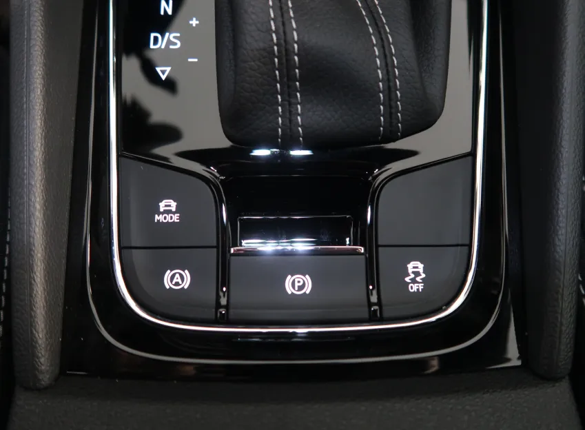 Škoda Karoq SPORTLINE 2.0TSI 140KW 4x4 DSG NAVI LED MATRIX