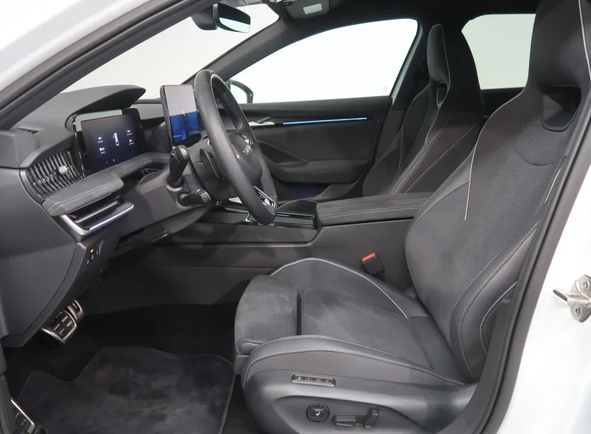 Škoda Superb SPORTLINE 2.0TDI 142KW 4x4 DSG WEBASTO TAŽNÉ