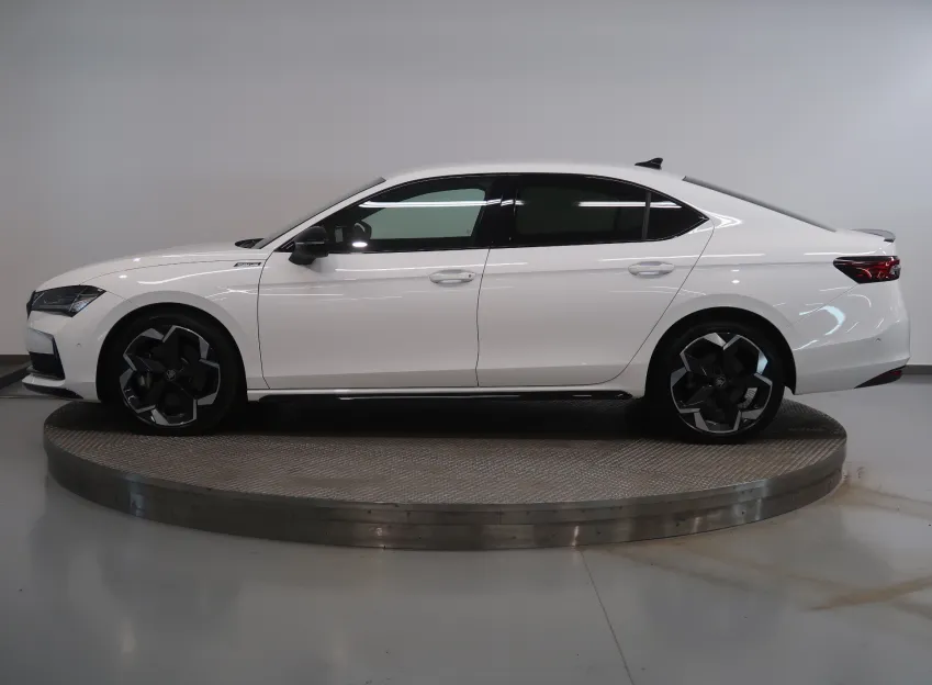 Škoda Superb SPORTLINE 2.0TDI 142KW 4x4 DSG TAŽNÉ CANTON LED MA