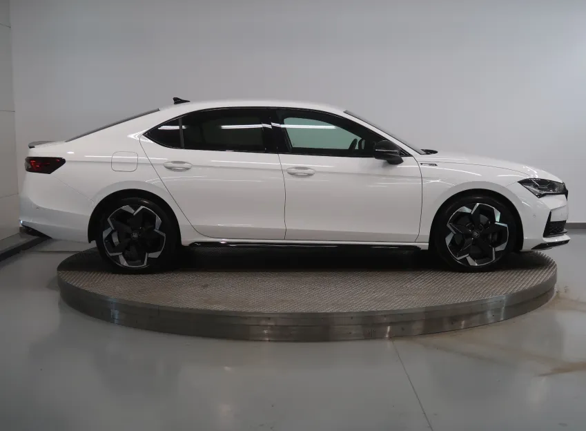 Škoda Superb SPORTLINE 2.0TDI 142KW 4x4 DSG TAŽNÉ CANTON LED MA