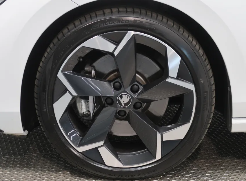 Škoda Superb SPORTLINE 2.0TDI 142KW 4x4 DSG TAŽNÉ CANTON LED MA