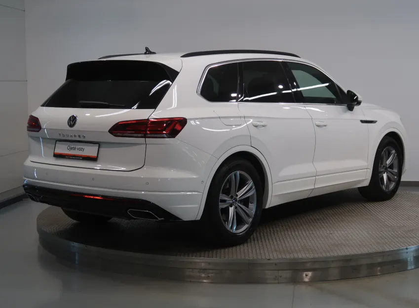 Volkswagen Touareg R-LINE 3.0TDI 170KW 4x4  TAŽNÉ VZDUCH WEBASTO