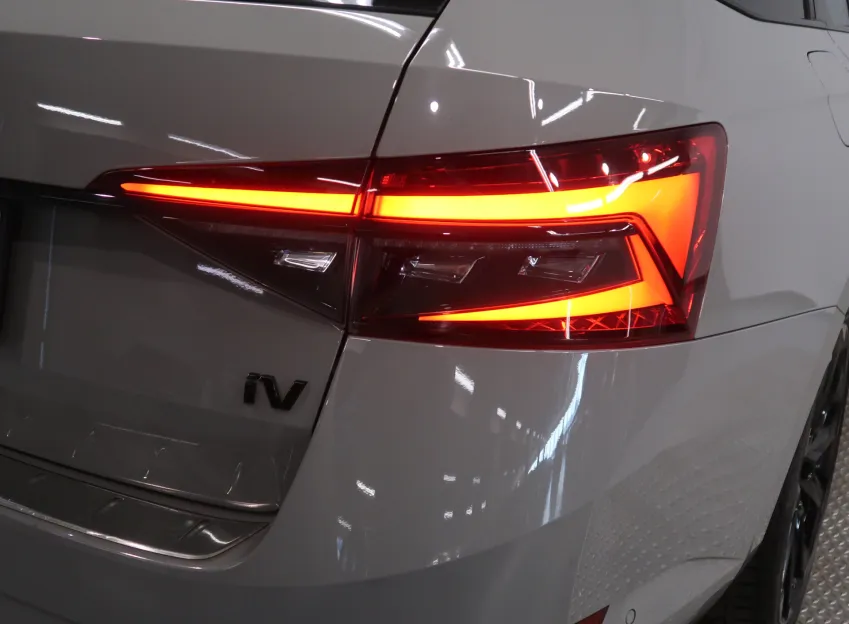 Škoda Superb iV SPORTLINE 1.4TSI 160KW DSG PANORAMA