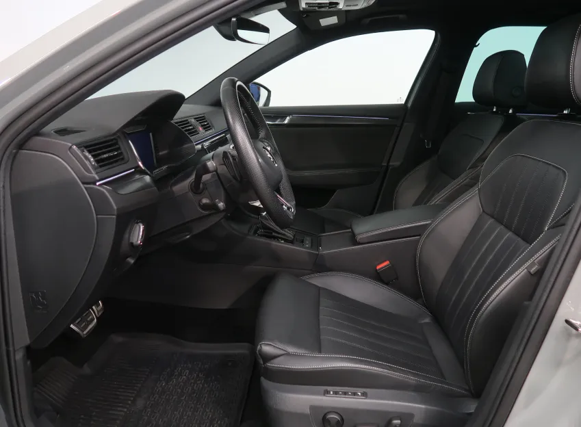 Škoda Superb iV SPORTLINE 1.4TSI 160KW DSG PANORAMA