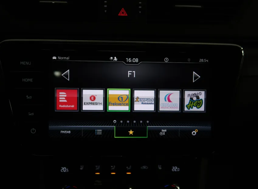 Škoda Superb iV SPORTLINE 1.4TSI 160KW DSG PANORAMA