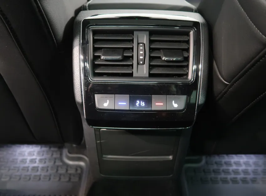 Škoda Superb iV SPORTLINE 1.4TSI 160KW DSG PANORAMA