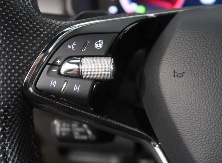 Škoda Kodiaq RS 2.0TSI 180KW 4x4 DSG WEBASTO 7MÍST TAŽNÉ