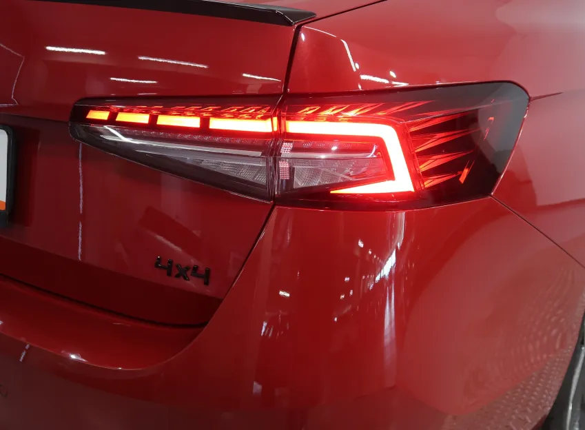 Škoda Superb SPORTLINE 2.0TSI 195KW 4x4 DSG TAŽNÉ