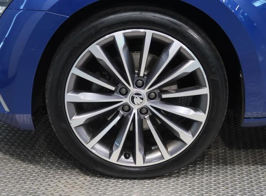 Škoda Superb iV LAURIN&KLEMENT 1.4TSI 160KW DSG WEBASTO CANTON