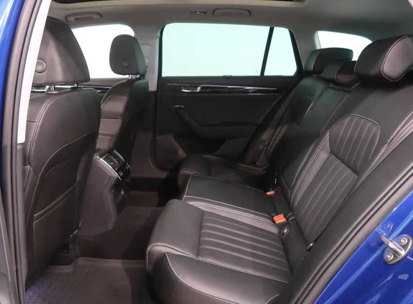 Škoda Superb iV LAURIN&KLEMENT 1.4TSI 160KW DSG WEBASTO CANTON