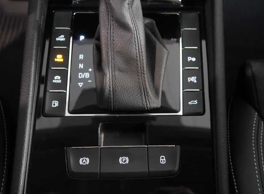 Škoda Superb iV LAURIN&KLEMENT 1.4TSI 160KW DSG WEBASTO CANTON