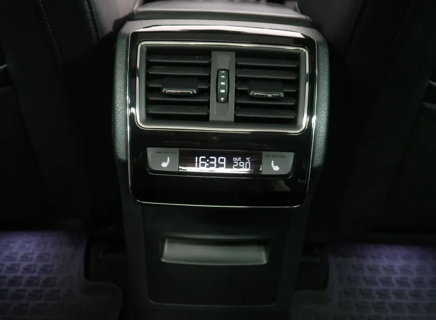 Škoda Superb iV LAURIN&KLEMENT 1.4TSI 160KW DSG WEBASTO CANTON