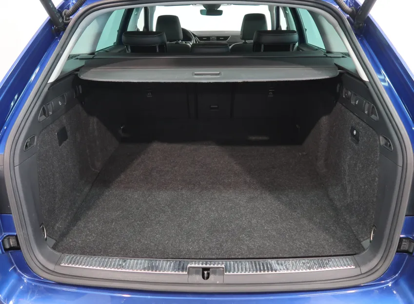 Škoda Superb iV LAURIN&KLEMENT 1.4TSI 160KW DSG WEBASTO CANTON