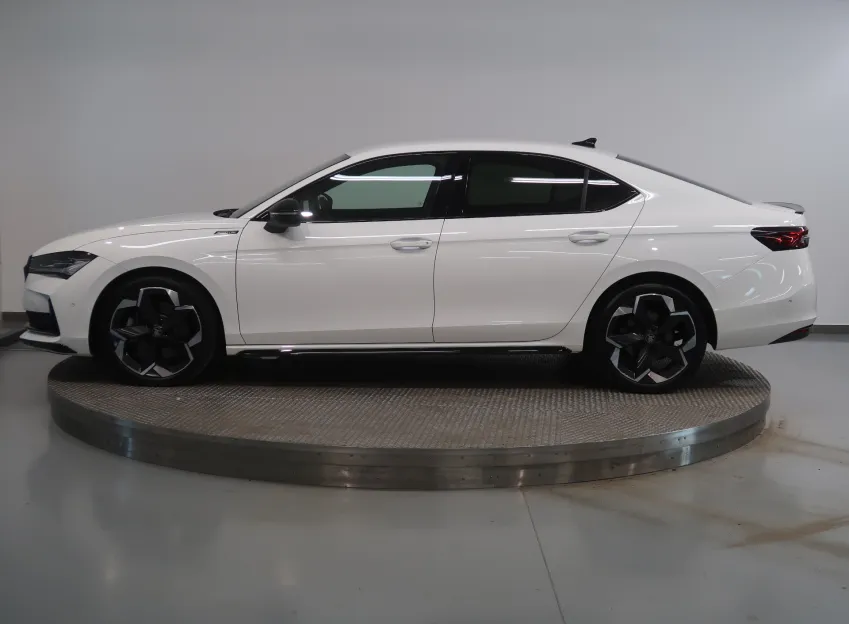 Škoda Superb SPORTLINE 2.0TSI 150KW DSG WEBASTO TAŽNÉ CANTO