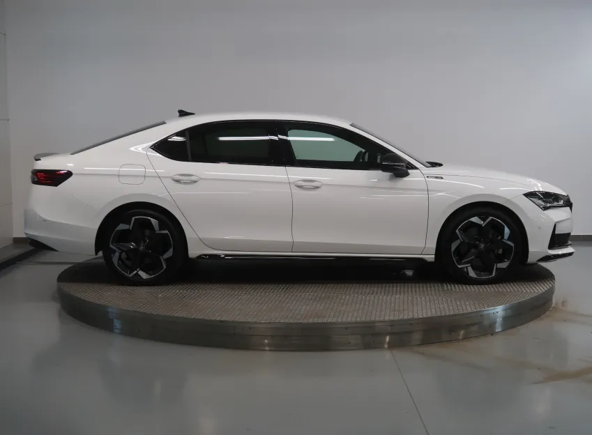 Škoda Superb SPORTLINE 2.0TSI 150KW DSG WEBASTO TAŽNÉ CANTO