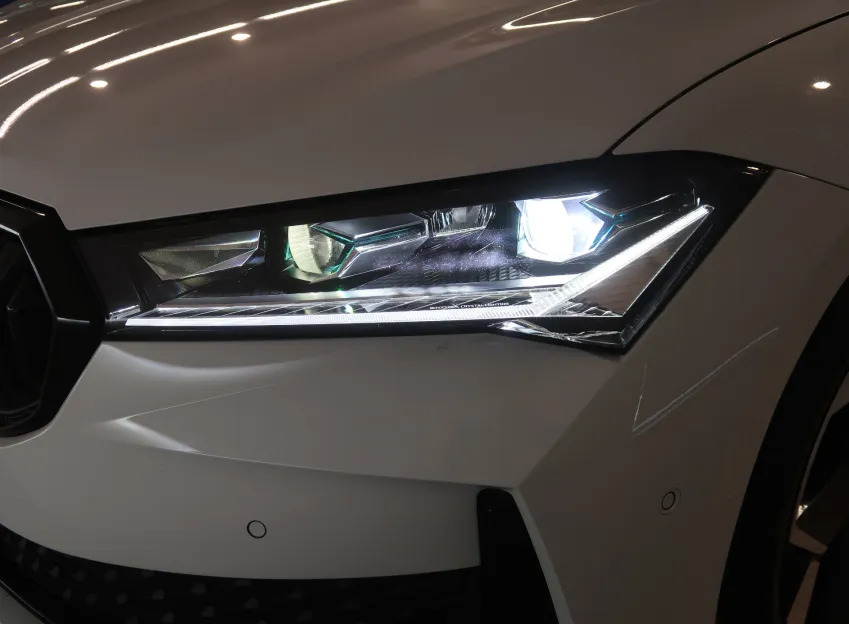 Škoda Superb SPORTLINE 2.0TSI 150KW DSG WEBASTO TAŽNÉ CANTO