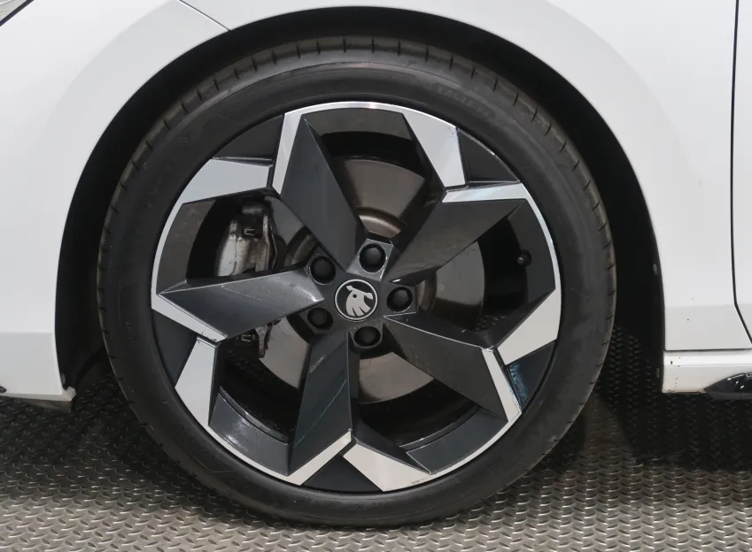 Škoda Superb SPORTLINE 2.0TSI 150KW DSG WEBASTO TAŽNÉ CANTO