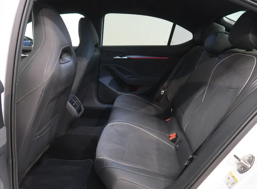 Škoda Superb SPORTLINE 2.0TSI 150KW DSG WEBASTO TAŽNÉ CANTO