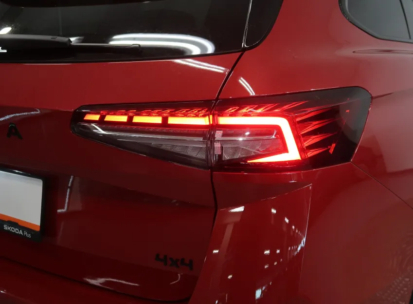 Škoda Superb SPORTLINE 2.0TDI 142KW 4x4 DSG WEBASTO TAŽNÉ CANTO