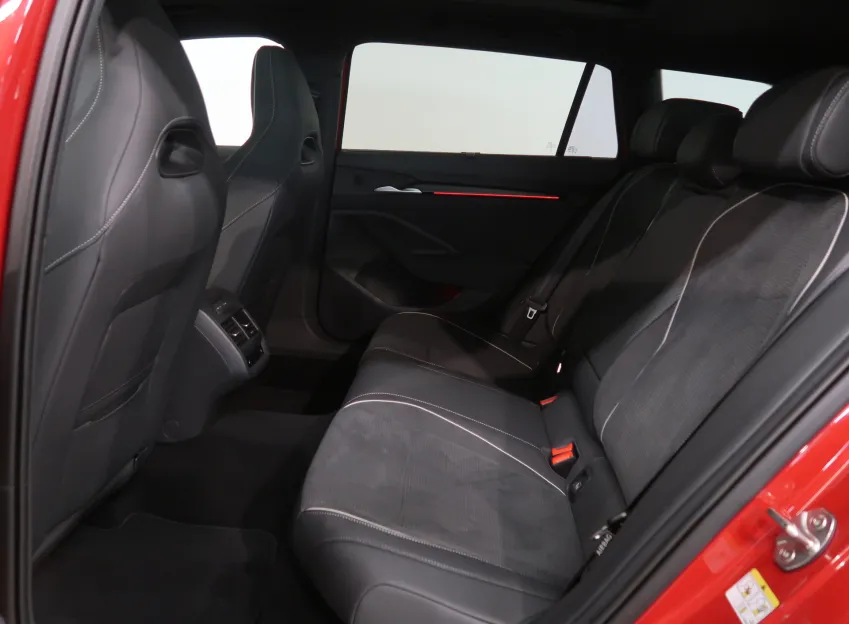 Škoda Superb SPORTLINE 2.0TDI 142KW 4x4 DSG WEBASTO TAŽNÉ CANTO