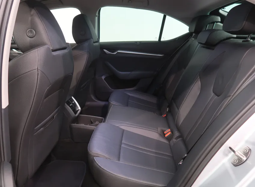 Škoda Octavia EXCLUSIVE 2.0TDI 110KW DSG WEBASTO CANTON