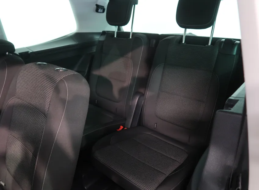 Volkswagen Sharan HIGHLINE 2.0TDI 110KW DSG TAŽNÉ 7MÍST