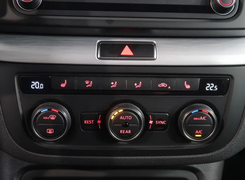 Volkswagen Sharan HIGHLINE 2.0TDI 110KW DSG TAŽNÉ 7MÍST