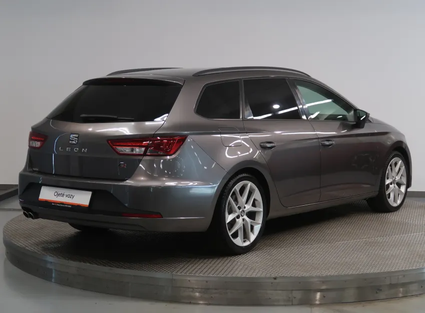 SEAT Leon ST 2.0TDI 135KW FR NAVI PANORAMA