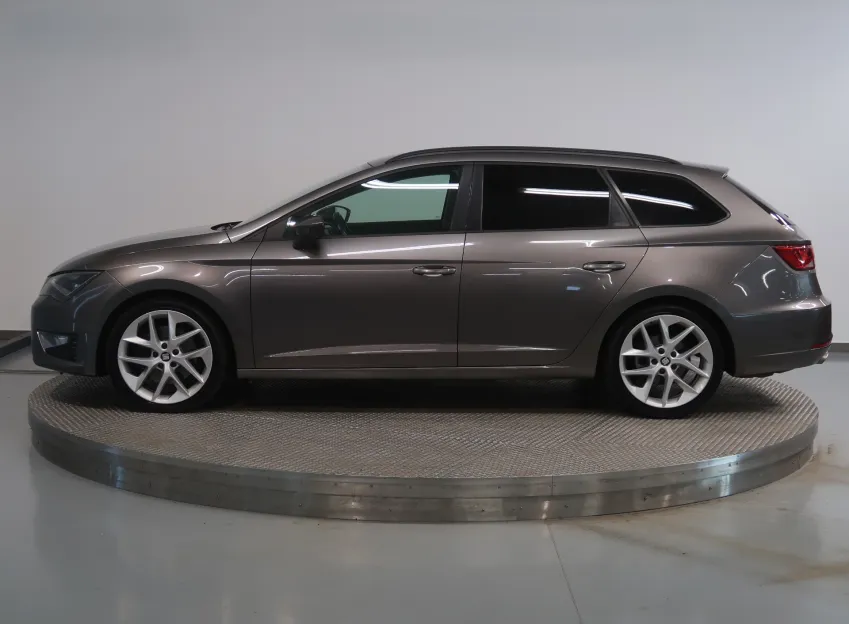 SEAT Leon ST 2.0TDI 135KW FR NAVI PANORAMA