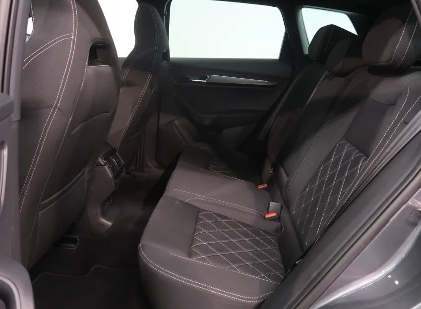 Škoda Karoq SPORTLINE 2.0TSI 140KW 4x4 DSG CANTON NAVI PANORAM