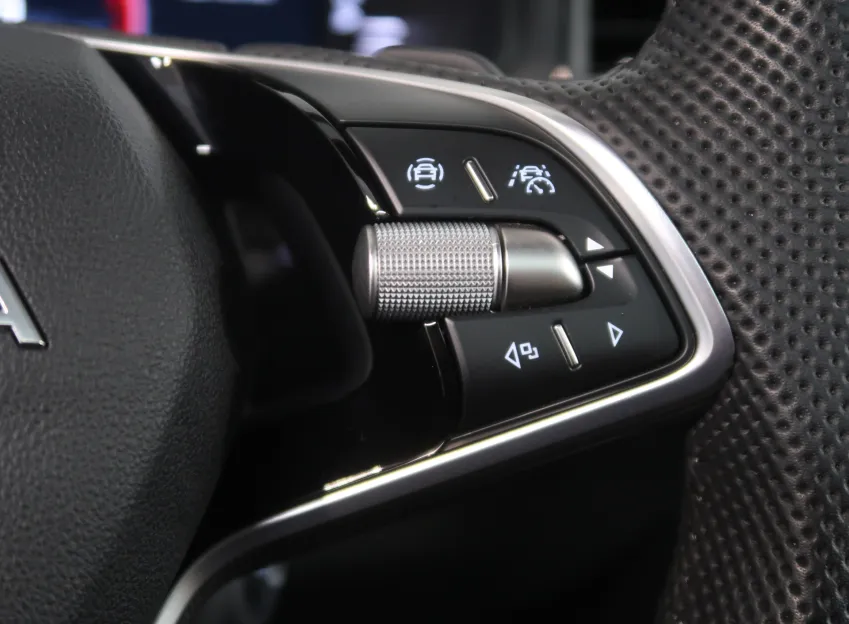 Škoda Karoq SPORTLINE 2.0TSI 140KW 4x4 DSG CANTON NAVI PANORAM