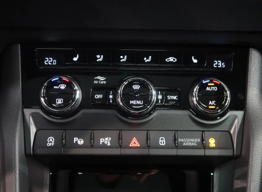 Škoda Karoq SPORTLINE 2.0TSI 140KW 4x4 DSG CANTON NAVI PANORAM
