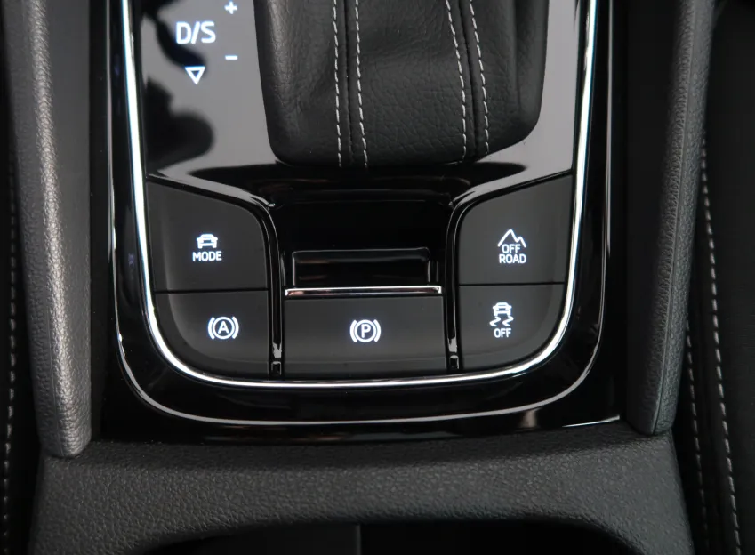 Škoda Karoq SPORTLINE 2.0TSI 140KW 4x4 DSG CANTON NAVI PANORAM