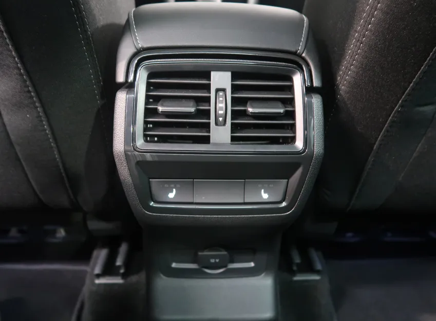 Škoda Karoq SPORTLINE 2.0TSI 140KW 4x4 DSG CANTON NAVI PANORAM
