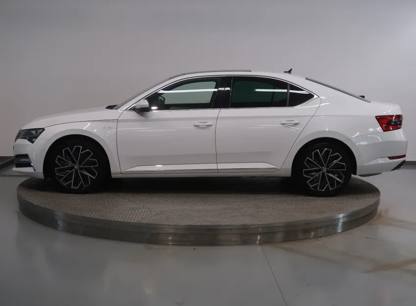 Škoda Superb L&K 2.0TSI 206KW 4x4 DSG TAŽNÉ WEBASTO
