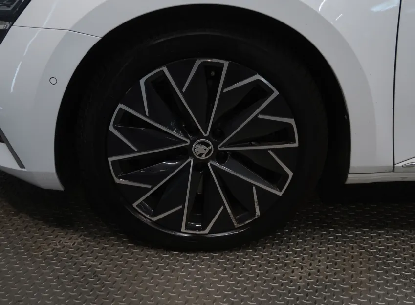 Škoda Superb L&K 2.0TSI 206KW 4x4 DSG TAŽNÉ WEBASTO