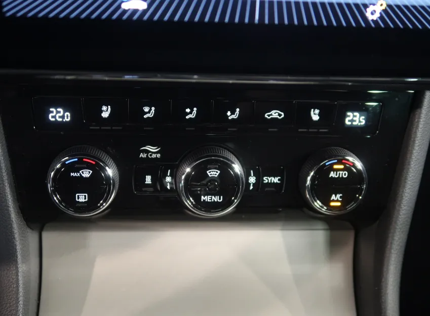 Škoda Superb L&K 2.0TSI 206KW 4x4 DSG TAŽNÉ WEBASTO