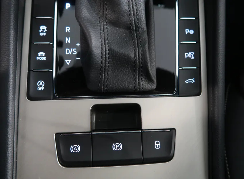 Škoda Superb L&K 2.0TSI 206KW 4x4 DSG TAŽNÉ WEBASTO