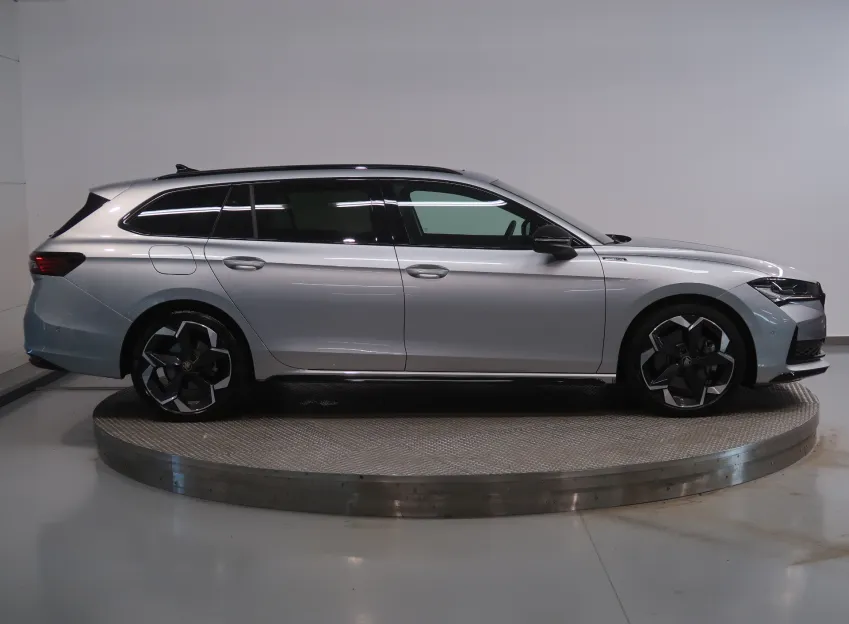 Škoda Superb L&K 2.0TDI 142kW 4x4 DSG TAŽNÉ CANTON