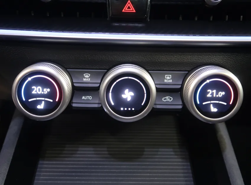 Škoda Superb L&K 2.0TDI 142kW 4x4 DSG TAŽNÉ CANTON