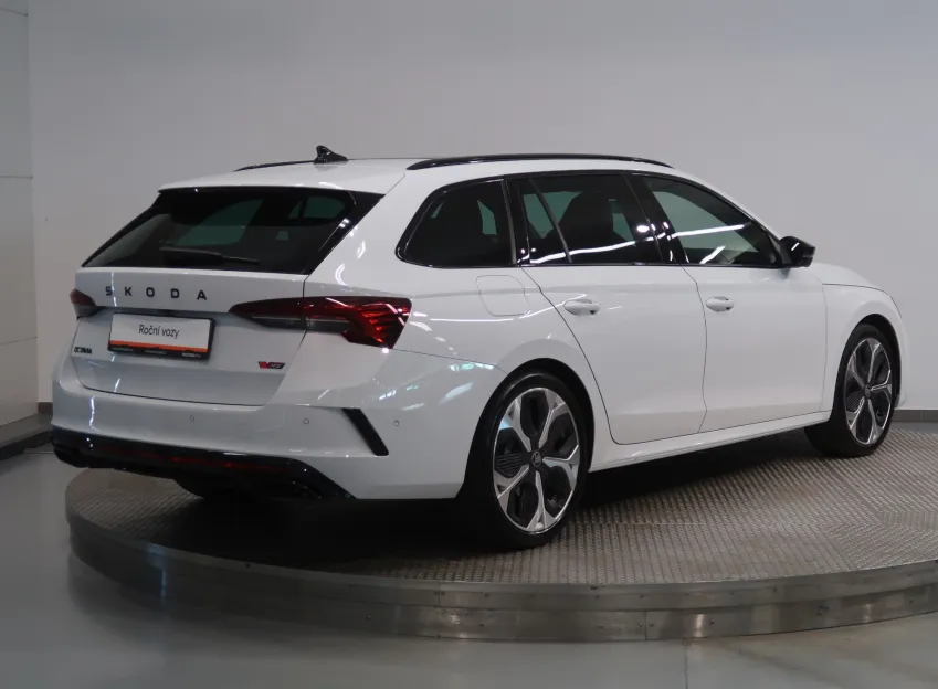 Škoda Octavia RS 2.0TSI 195KW DSG TAŽNÉ PANO CANTON