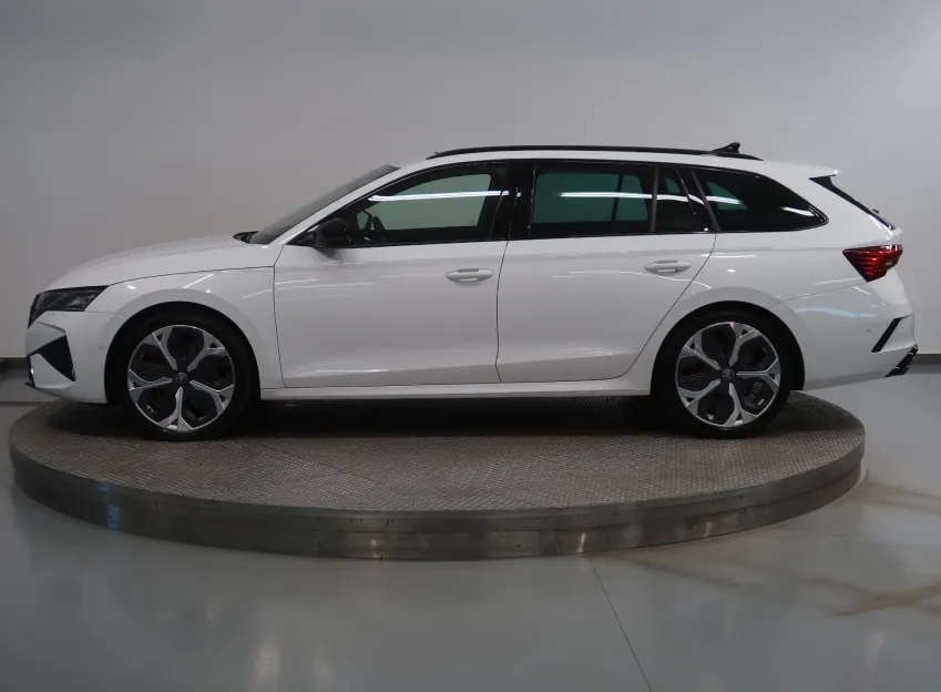 Škoda Octavia RS 2.0TSI 195KW DSG TAŽNÉ PANO CANTON