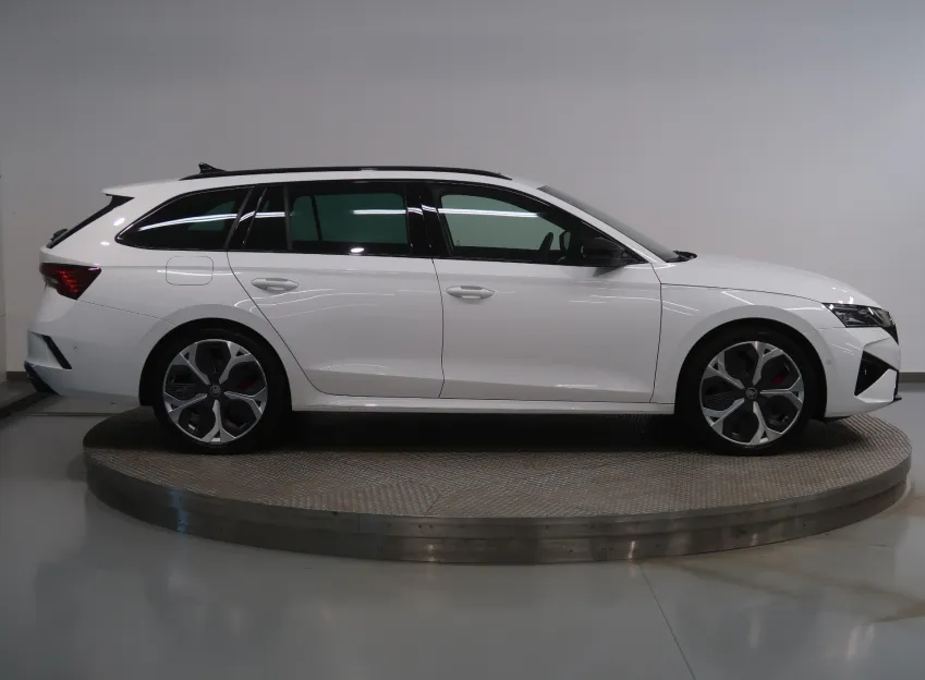 Škoda Octavia RS 2.0TSI 195KW DSG TAŽNÉ PANO CANTON